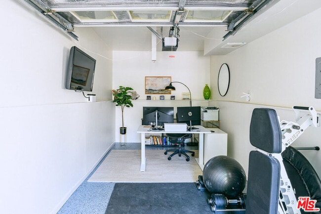 Building Photo - 4870 Stratford Rd