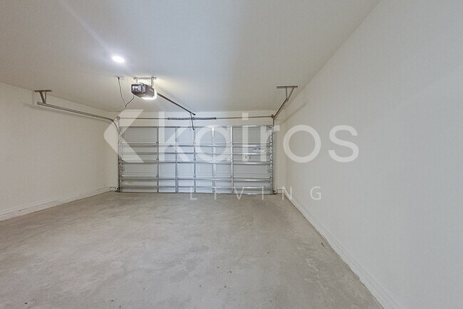Building Photo - 8634 SW 43rd Ter