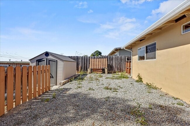 Building Photo - Upper Seaside four bedroom and two bath
