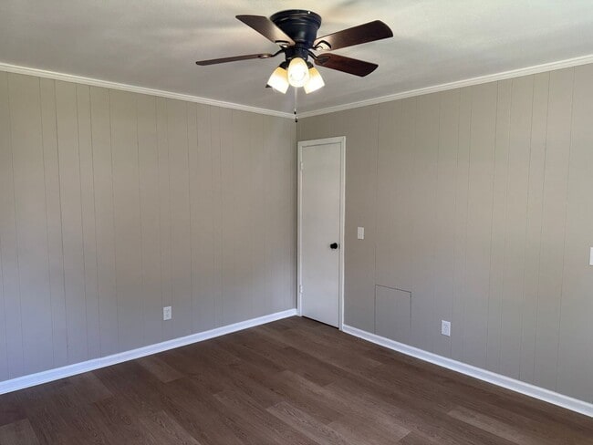 Building Photo - Beautifully Renovated Tiny Home in Martin!