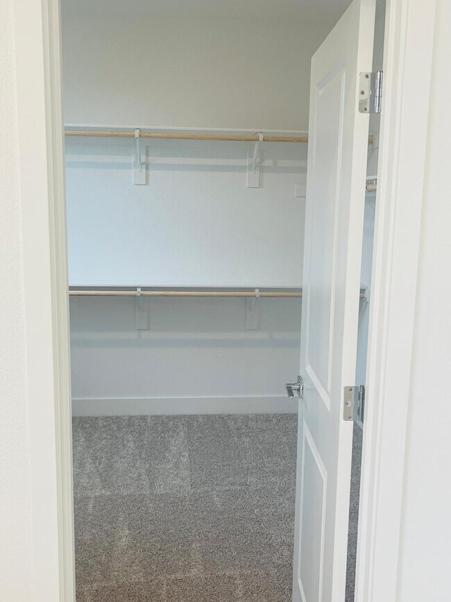 Building Photo - 2710 Old Larks Ln