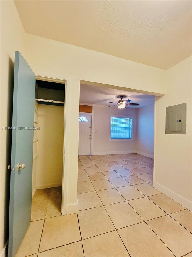 Building Photo - 3690 SW 24th St