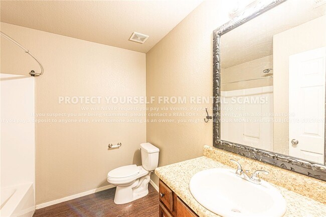 Building Photo - 1336 S Splash Dr