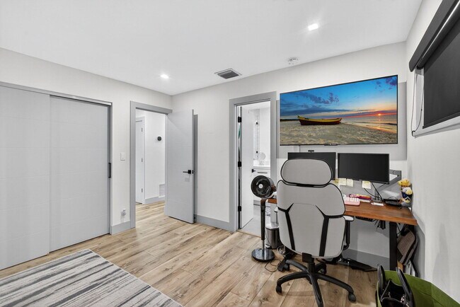 Building Photo - 12 Leeward Cir