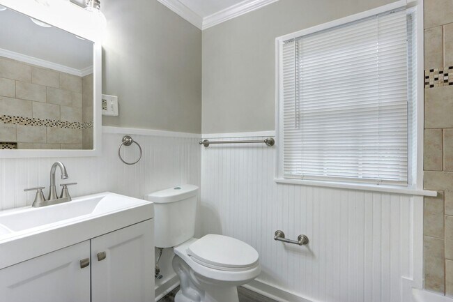 Building Photo - Large 4BR/2BA Ardsley Park House For Rent - Huge Yard