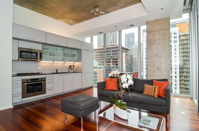 Building Photo - 550 N Saint Clair St