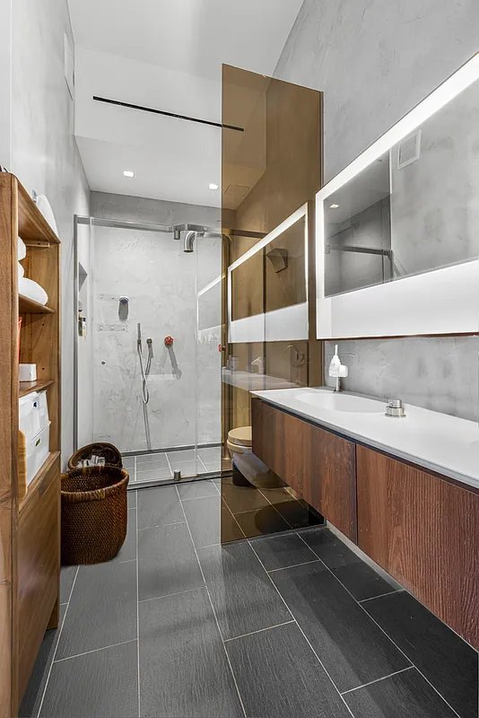 Building Photo - 640 Broadway