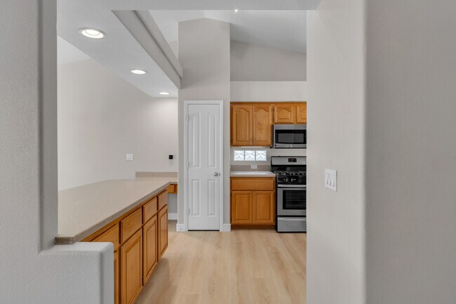 Building Photo - 1568 Lamplight Village Ln