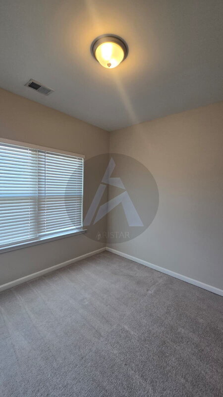 Building Photo - 209 Commons Ave