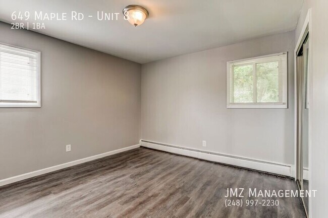 Building Photo - 649 W Maple Rd