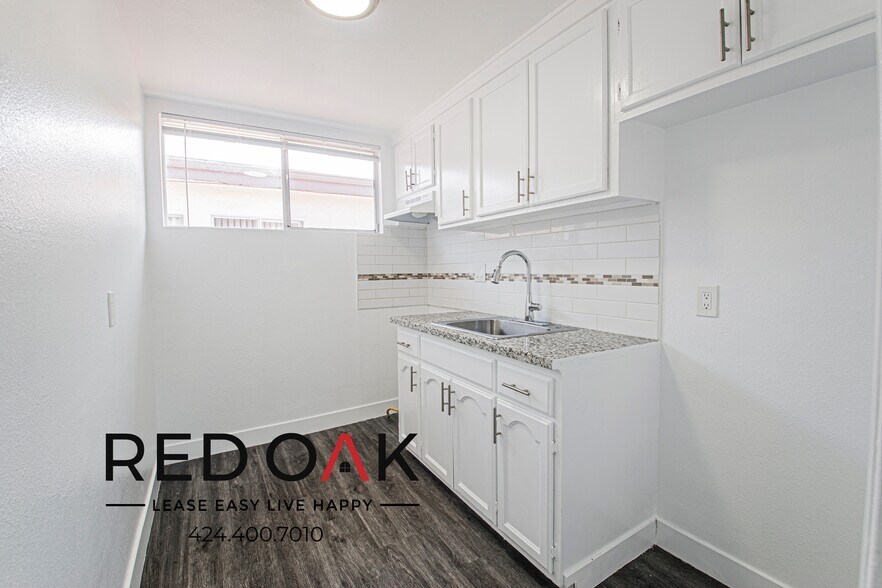 Building Photo - 12211 S Manor Dr