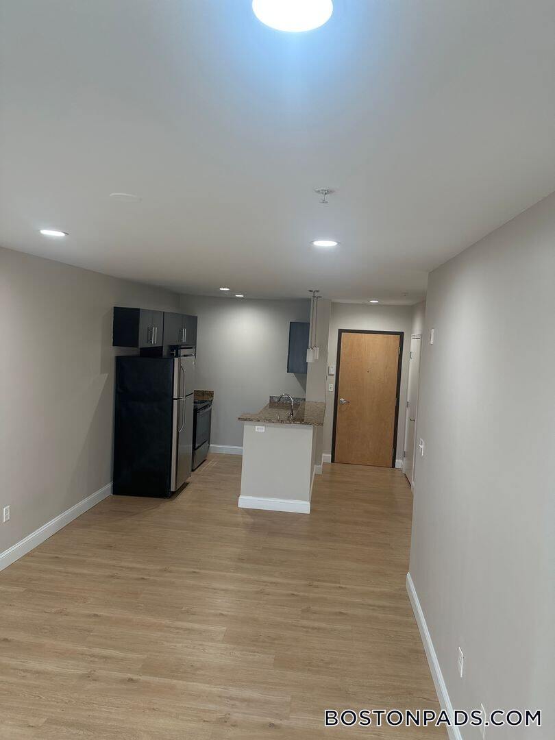 Building Photo - 75 S Main St