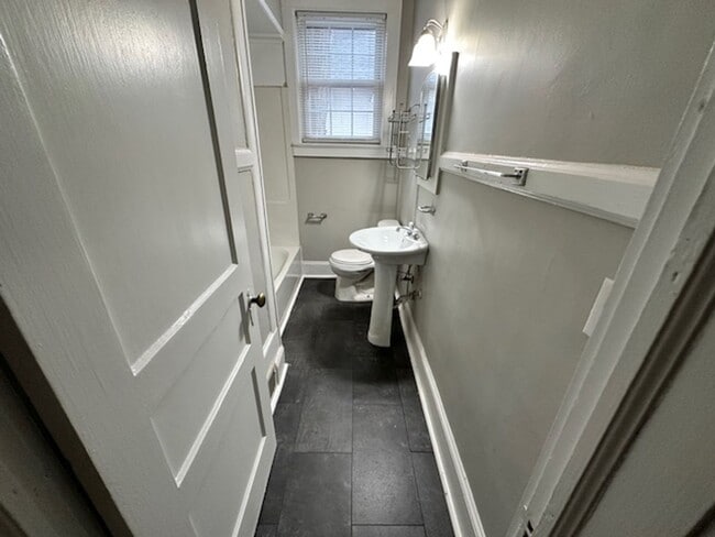 Building Photo - GREAT LOCATION  to DOWNTOWN AND the USC CAMPUS