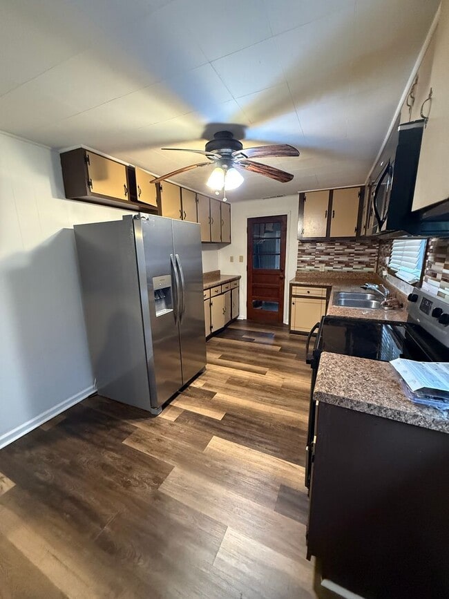 Building Photo - Hayesville Farmhouse