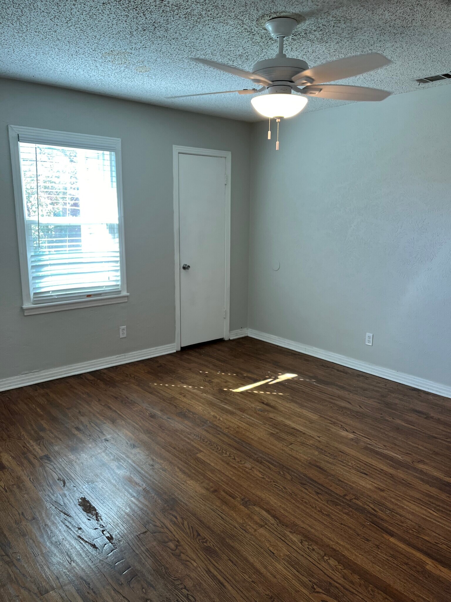 Building Photo - 7459 Mohawk Ave