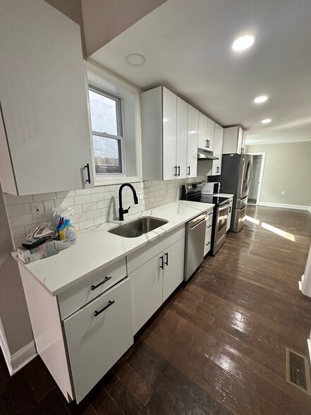 Primary Photo - 2544 Turner St