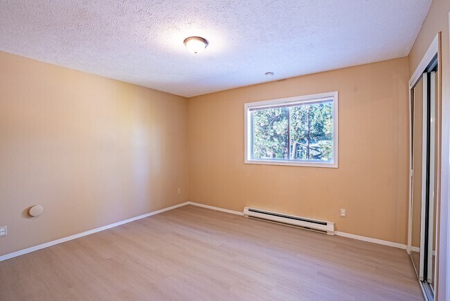 Building Photo - 4228 E 35th Ave