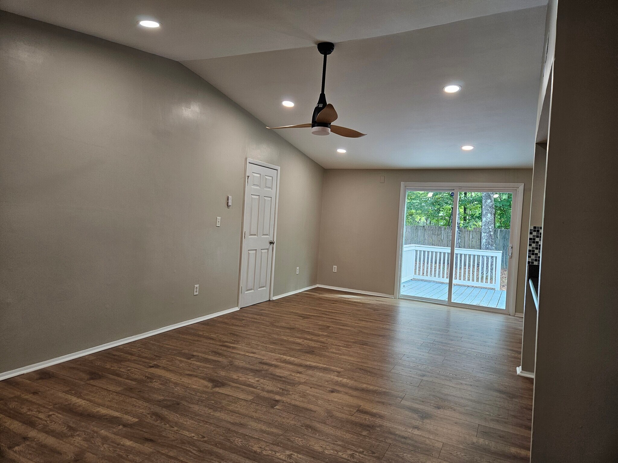 Building Photo - 182 Forestview Cir