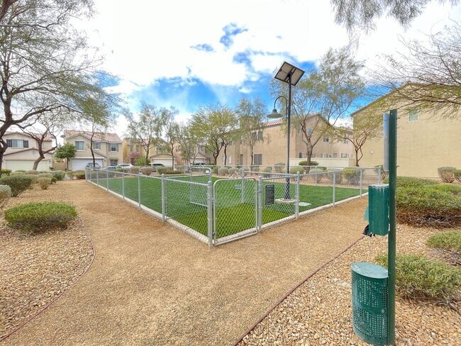 Building Photo - NEWLY UPDATED 4 BEDROOM HOME IN THE SOUTHWEST