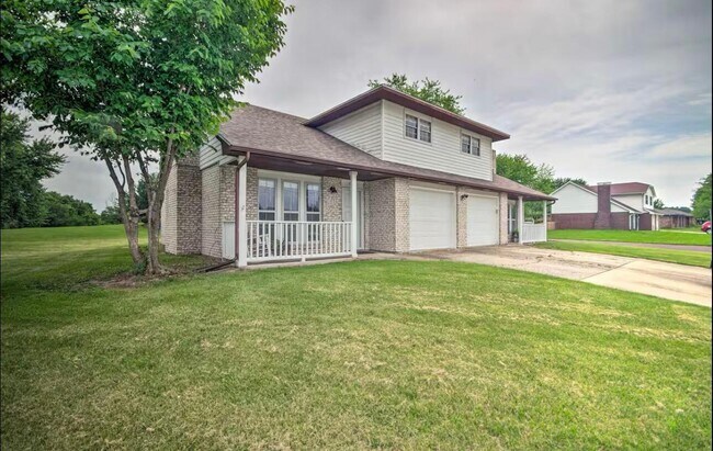 Primary Photo - 532 W Southampton Dr
