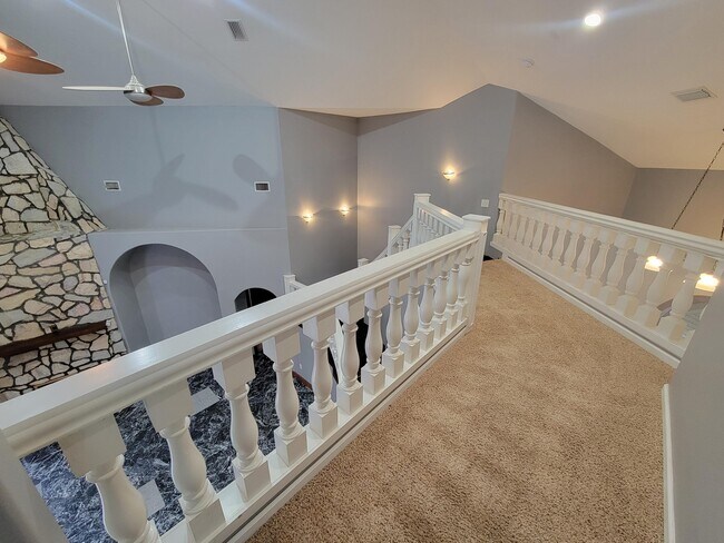 Building Photo - 516 Lakeview St