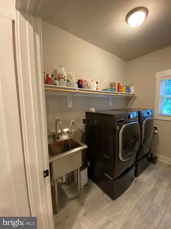 Building Photo - 2233 N Underwood St