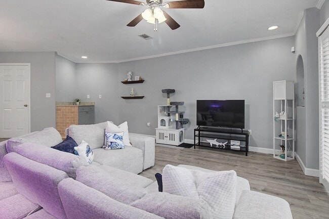 Building Photo - 234 Pelican Pl