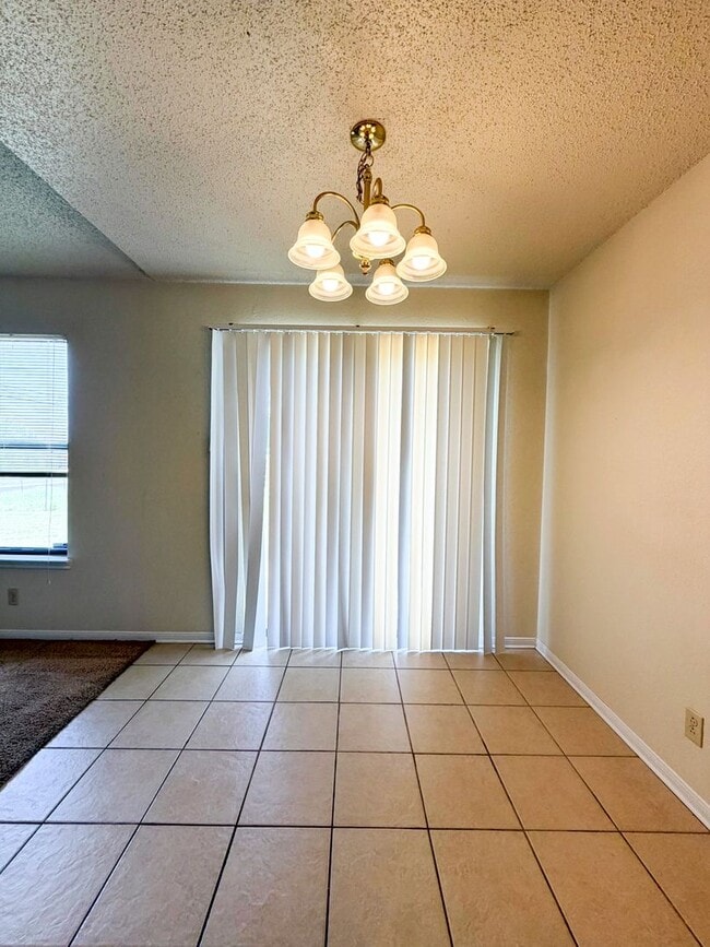 Building Photo - 2607 Bluebonnet Dr