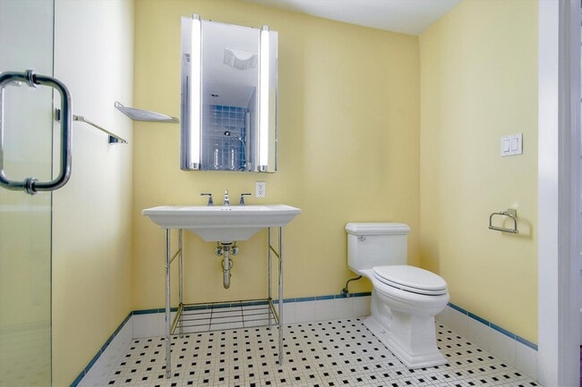 Building Photo - Fantastic, updated Noe Valley single famil...