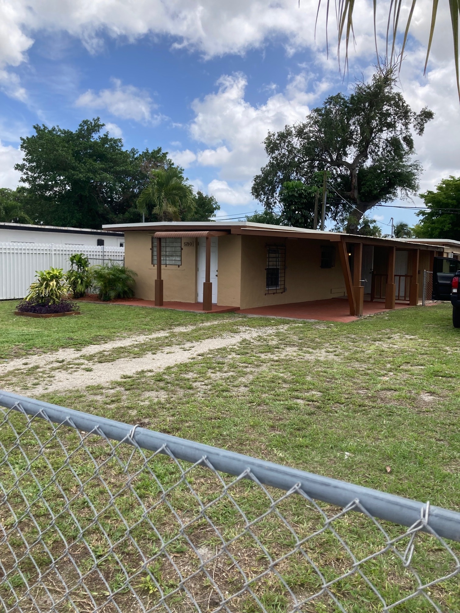 Building Photo - 5710 SW 38th St