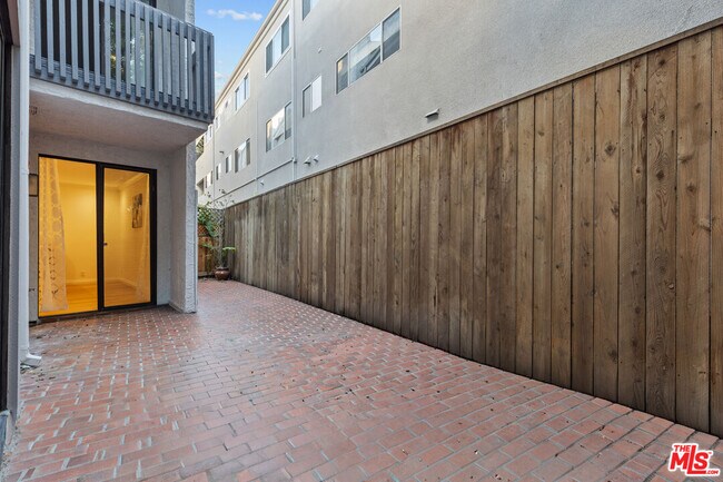 Building Photo - 450 San Vicente Blvd