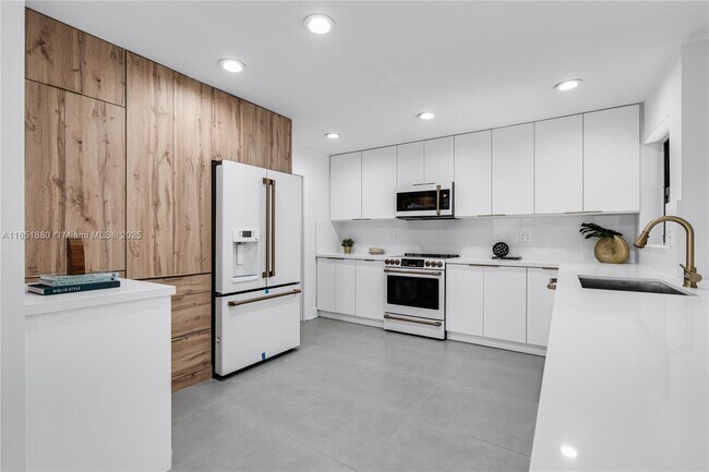 Building Photo - 7106 SW 103rd Pl