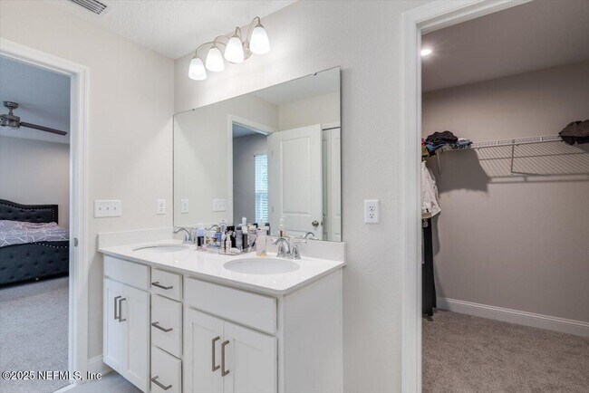 Building Photo - 239 Meadow Creek Dr