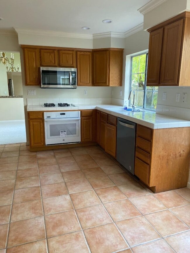 Building Photo - 323 Montserrat Dr