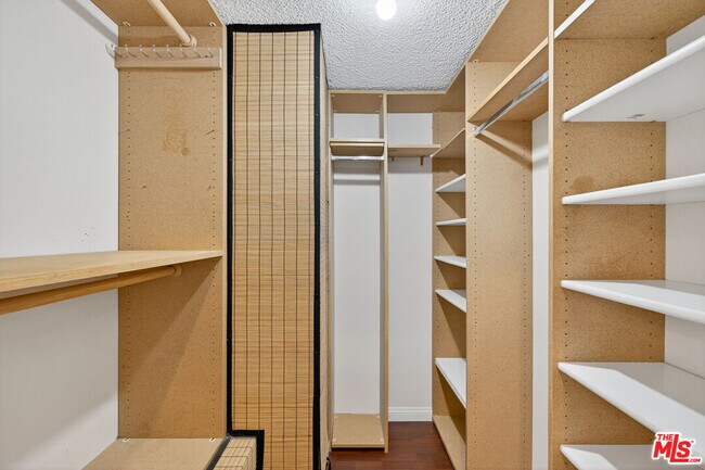 Building Photo - 1920 Pandora Ave