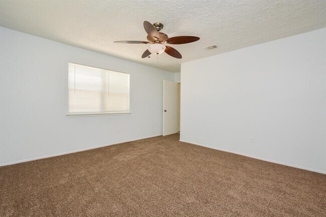 Building Photo - 15702 Timber Rock Dr