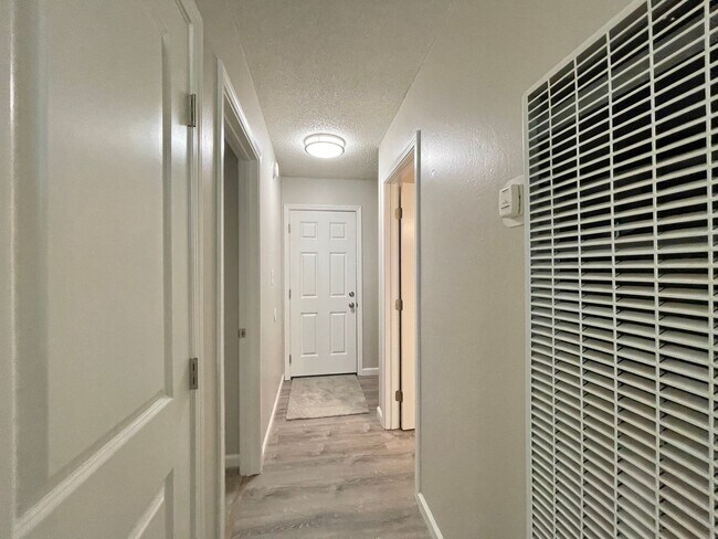 Building Photo - TRO1140-1142