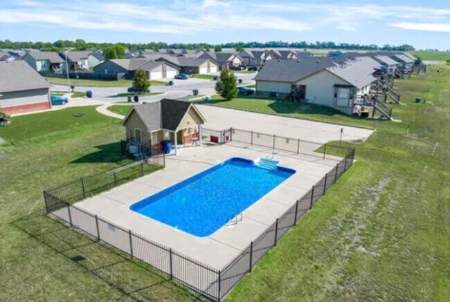 Building Photo - 2439 E Quivira St