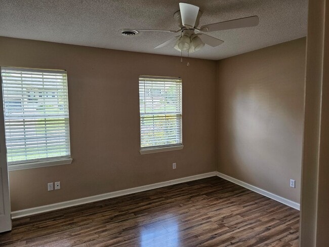Building Photo - 56 Tulip Grove Cir