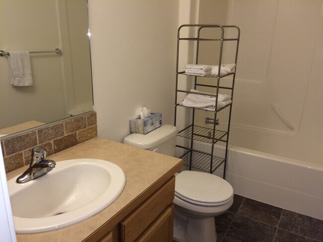 Building Photo - Cute 3 bedroom, 2 bathroom!!