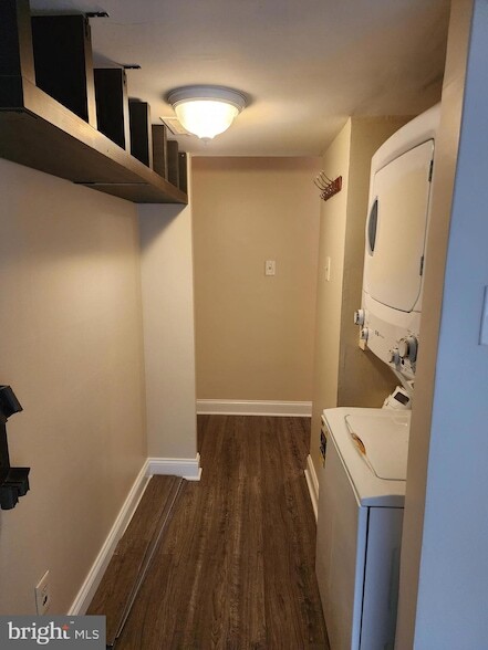 Building Photo - 8030-8000 Ditman St