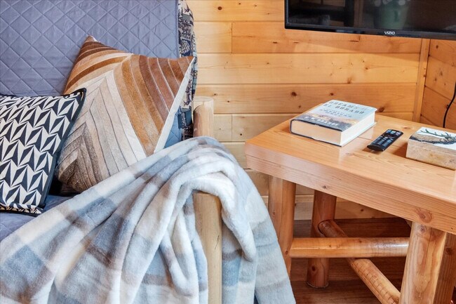 Building Photo - 102 Tahoma Pl