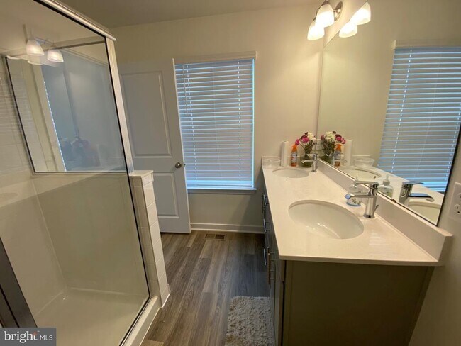 Building Photo - 7530 Daybreak Dr