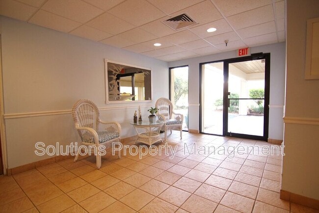 Building Photo - 1095 N Hwy A1A