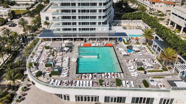 Building Photo - 3101 Bayshore Dr