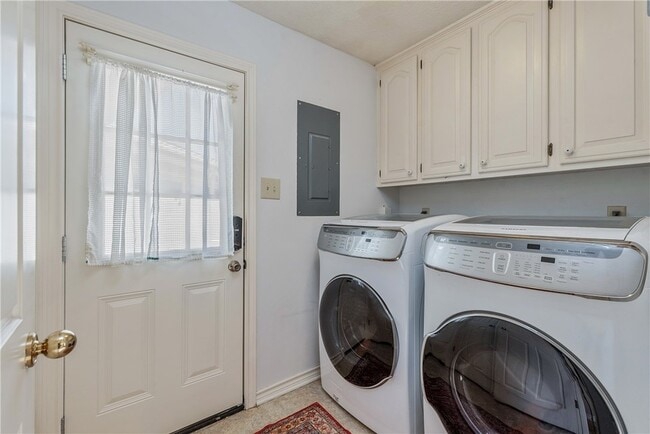 Building Photo - 1806 Rosebud Ct