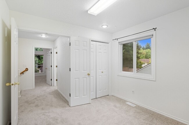 Building Photo - Beautiful 3-Bedroom Home for Rent – Spacio...