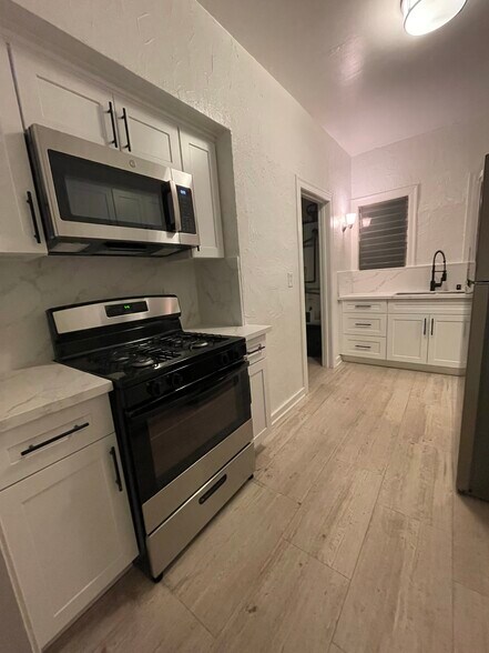 Building Photo - 417 N Gardner St