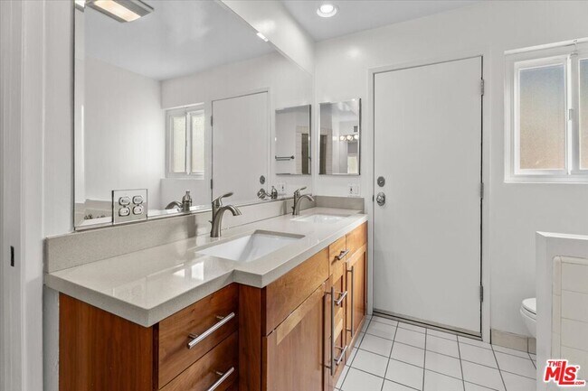 Building Photo - 13521 Bayliss Rd