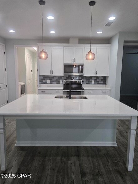 Building Photo - 8676 Weekend Dr